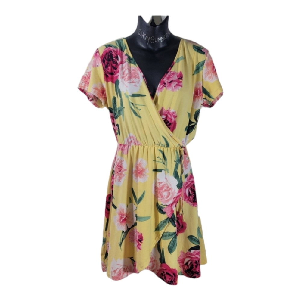 #56 Derek Heart Yellow floral faux wrap short sleeve dress size Large